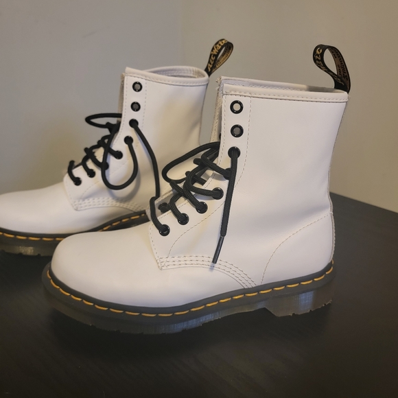 Dr Martens - Picture 2 of 4